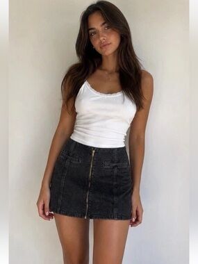 Old Navy Jean Mini Skirt Mid Rise Full Front Zip NWT Size 4 Dark Wash Denim New